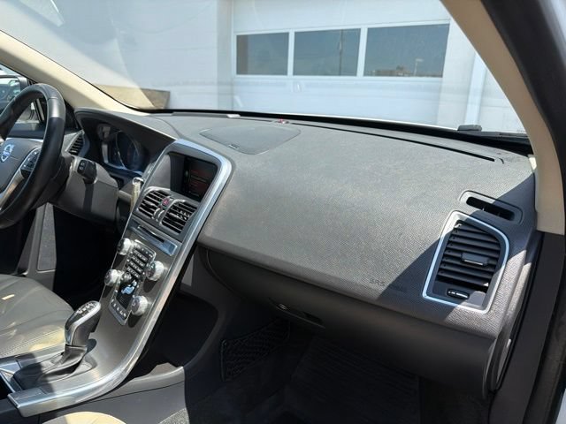 Used 2016 Volvo XC60 T6 Platinum AWD/4WD image 24