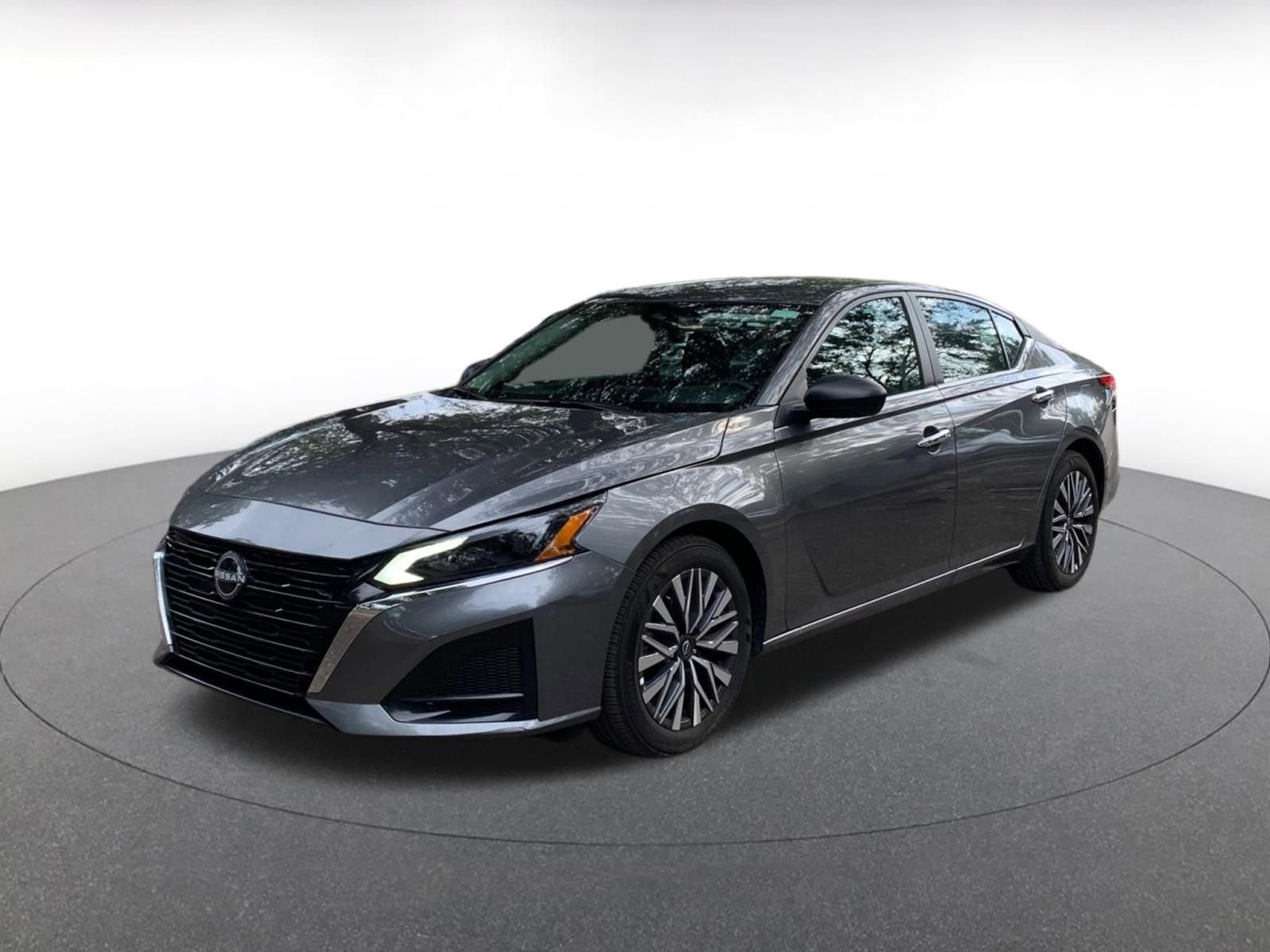 Used 2025 Nissan Altima 2.5 SV image 3