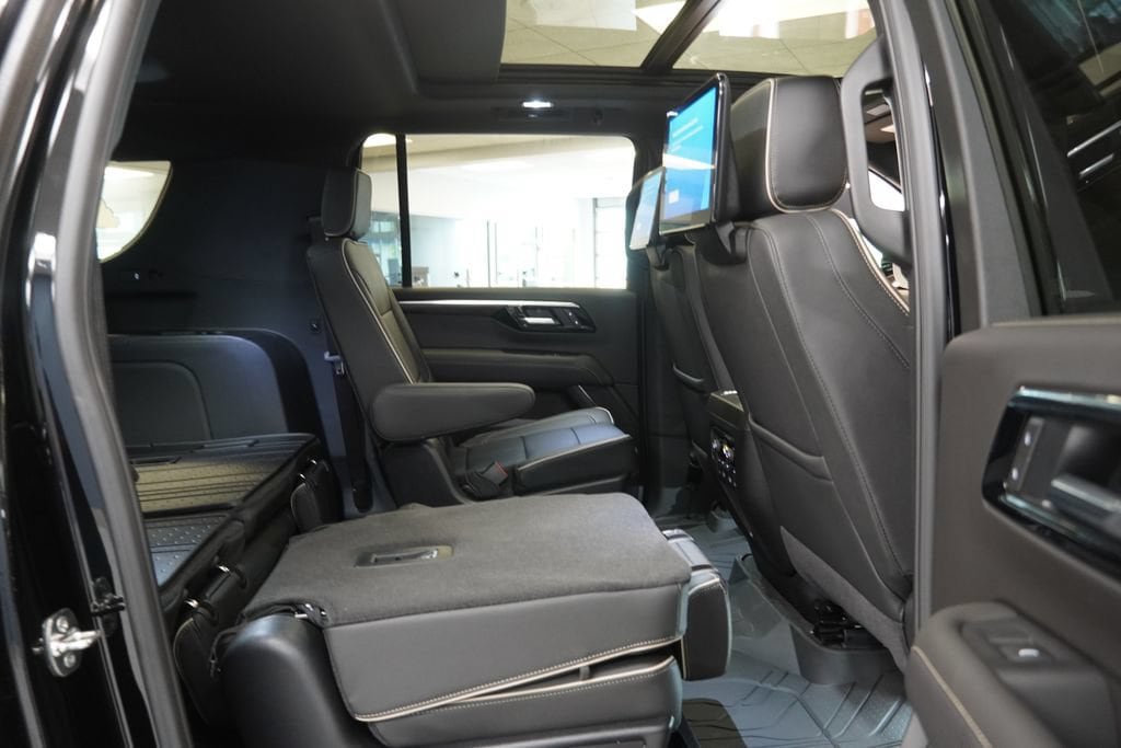 New 2026 Chevrolet Suburban Premier AWD/4WD image 36