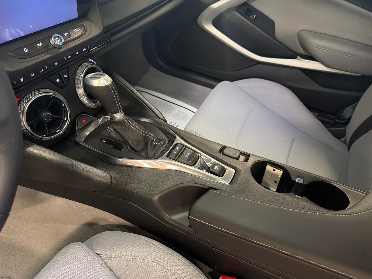Used 2017 Chevrolet Camaro SS RWD image 16