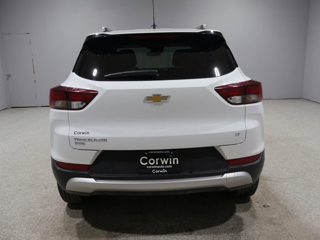 Used 2025 Chevrolet TrailBlazer LT AWD/4WD image 3