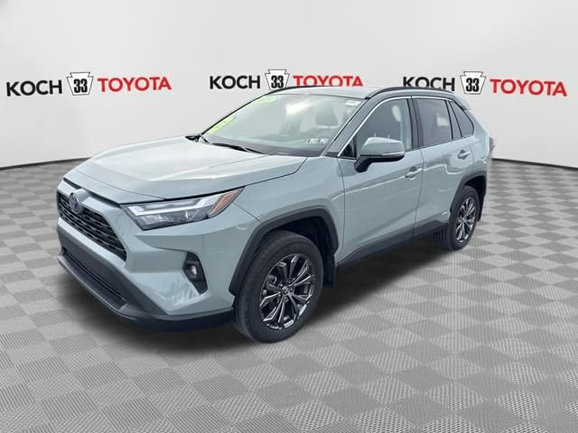 Used 2023 Toyota RAV4 XLE Premium image 3