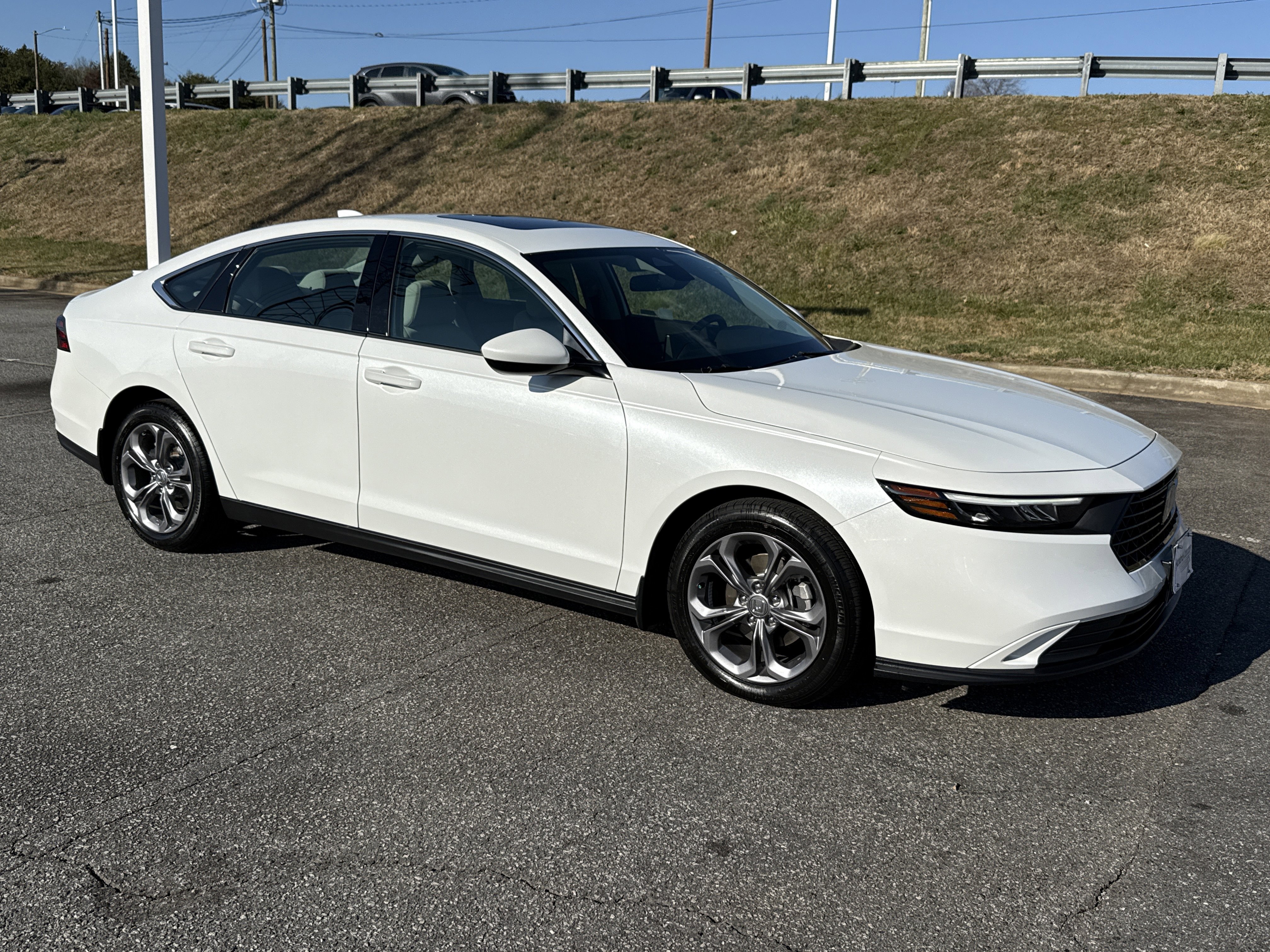 Used 2024 Honda Accord EX image 2