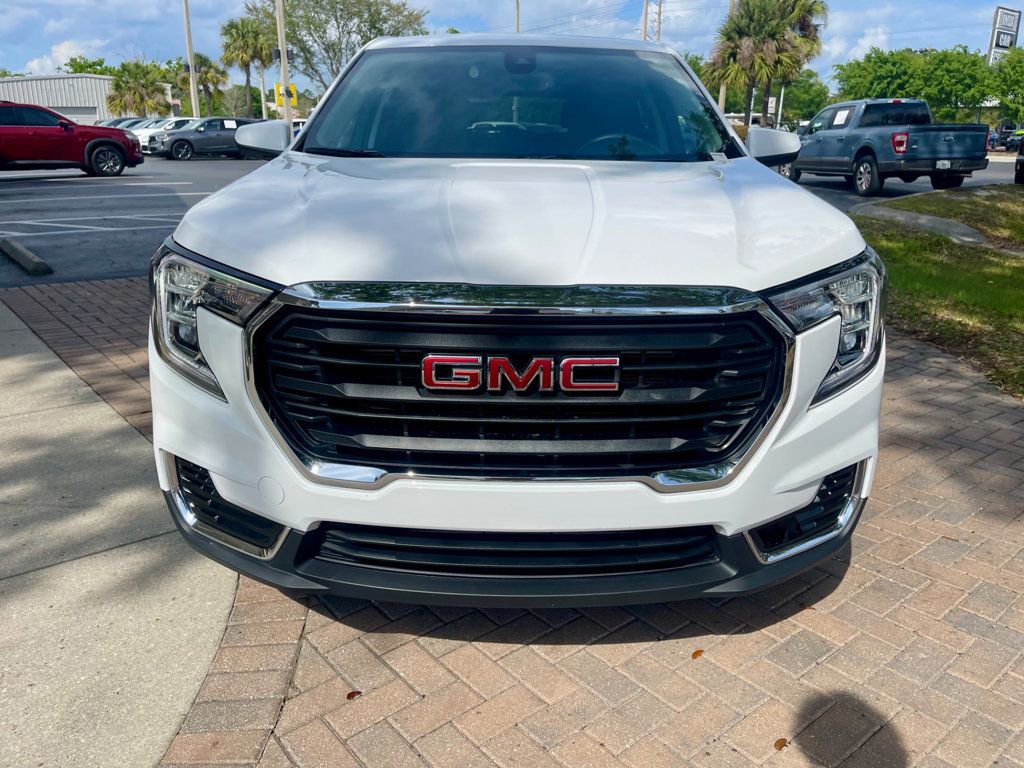 Used 2024 GMC Terrain SLE image 9