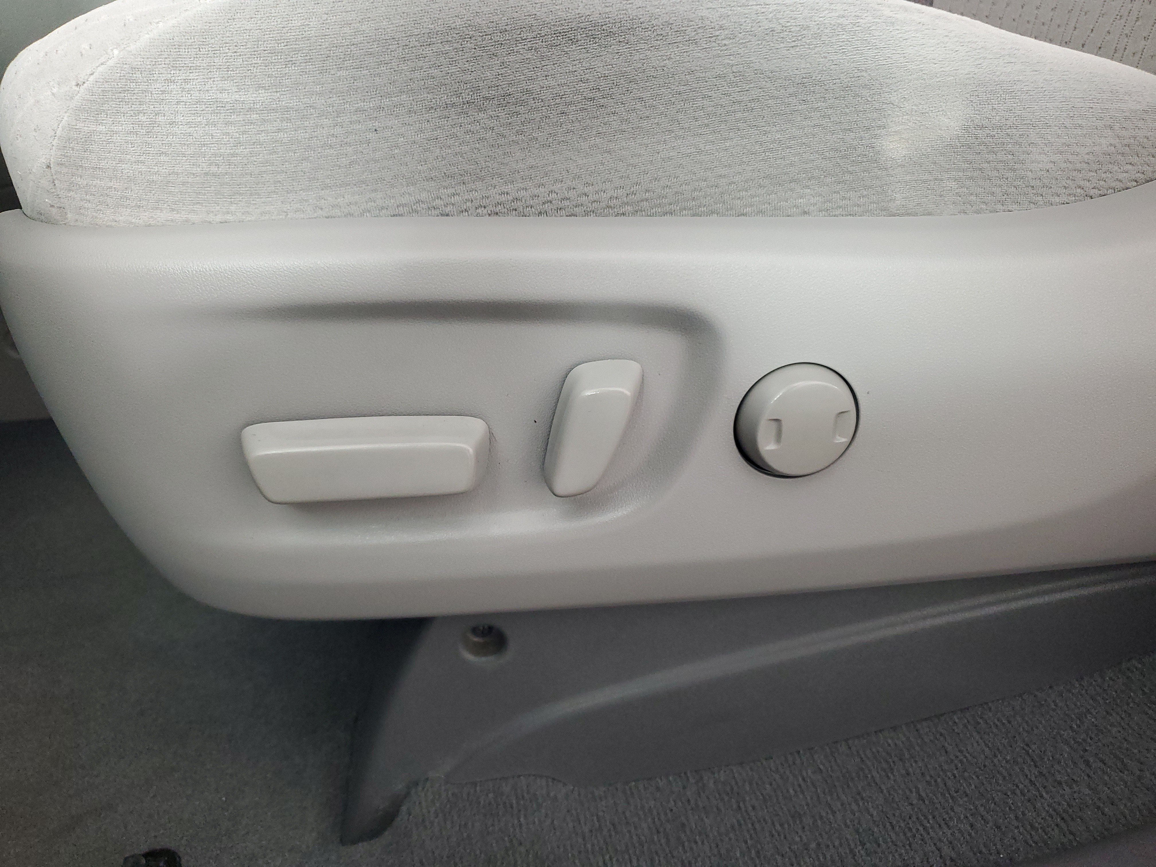 Used 2020 Toyota Sienna LE w/ Carpet Mat Package FWD image 28