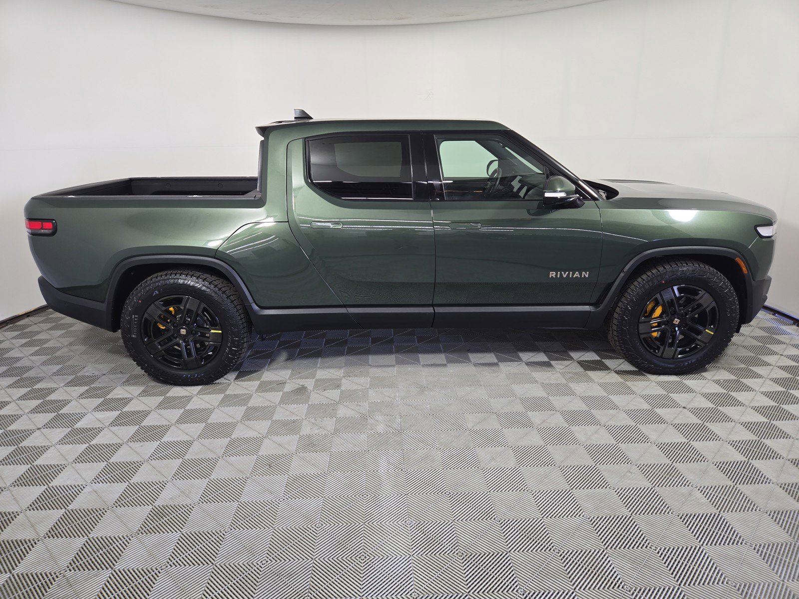 Used 2023 Rivian R1T Adventure image 6