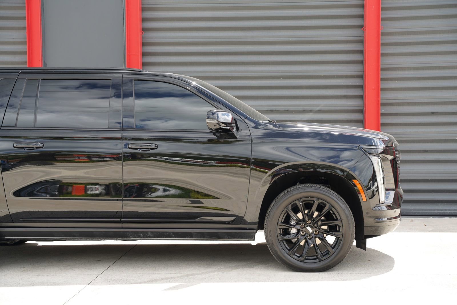 Used 2025 Cadillac Escalade ESV Premium Luxury w/ Touring Package AWD/4WD image 4