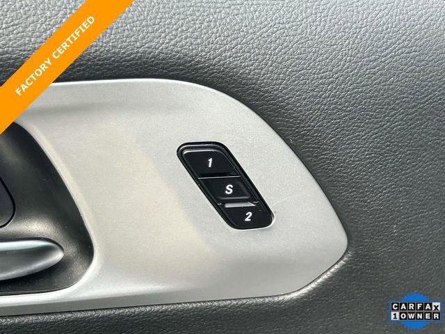 Used 2025 Chrysler Pacifica Premium FWD image 26