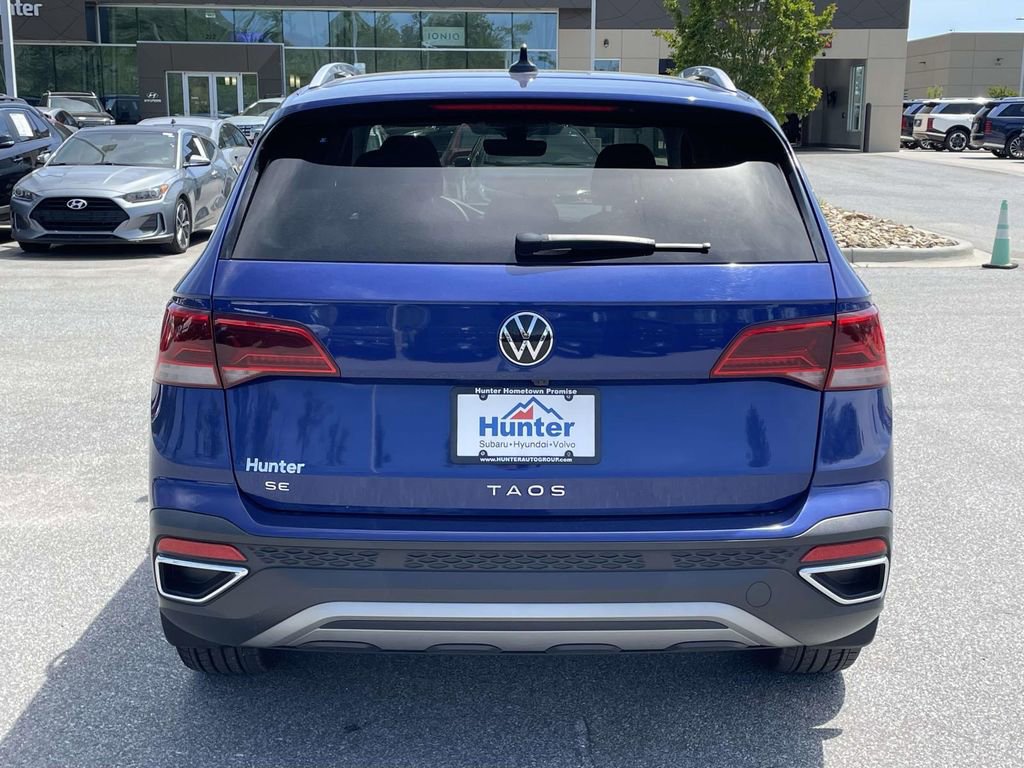 Used 2023 Volkswagen Taos SE w/ Panoramic Sunroof Package FWD image 26
