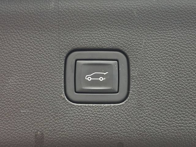 Used 2023 Buick Enclave Avenir w/ Avenir Technology Package AWD/4WD image 32