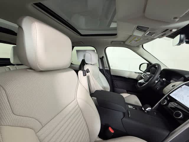 New 2026 Land Rover Discovery S AWD/4WD image 32
