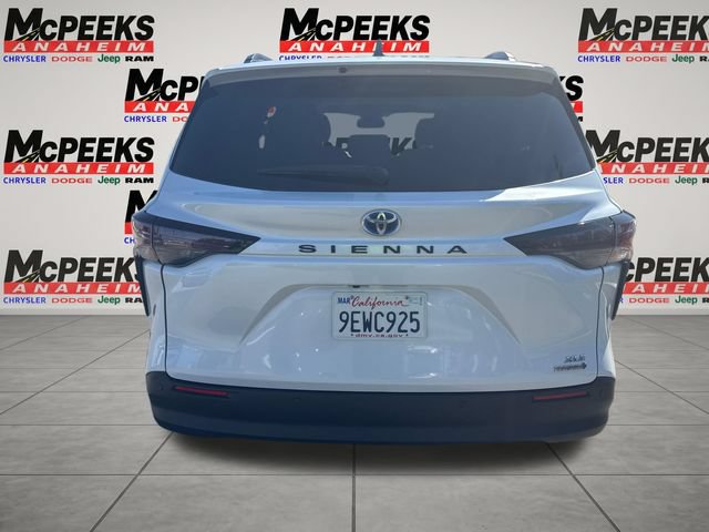 Used 2023 Toyota Sienna XLE FWD image 4