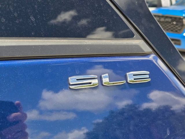 Used 2023 GMC Terrain SLE w/ Driver Convenience Package FWD image 13