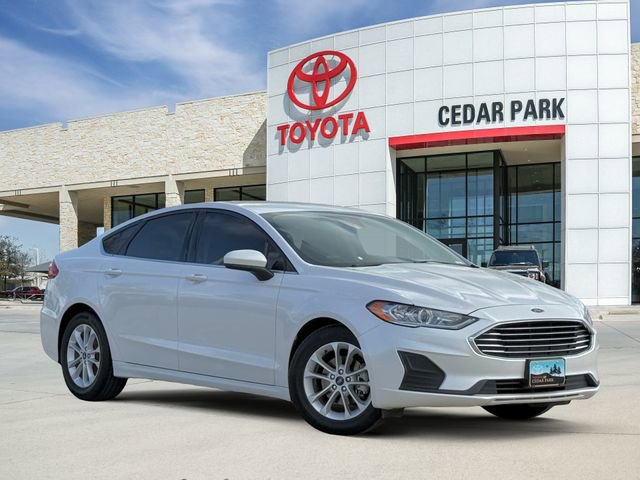 Used 2020 Ford Fusion SE image 1