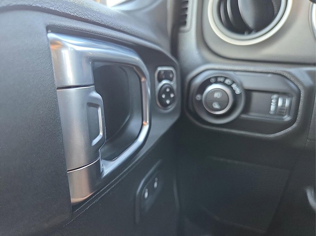 Used 2023 Jeep Gladiator Sport AWD/4WD image 17