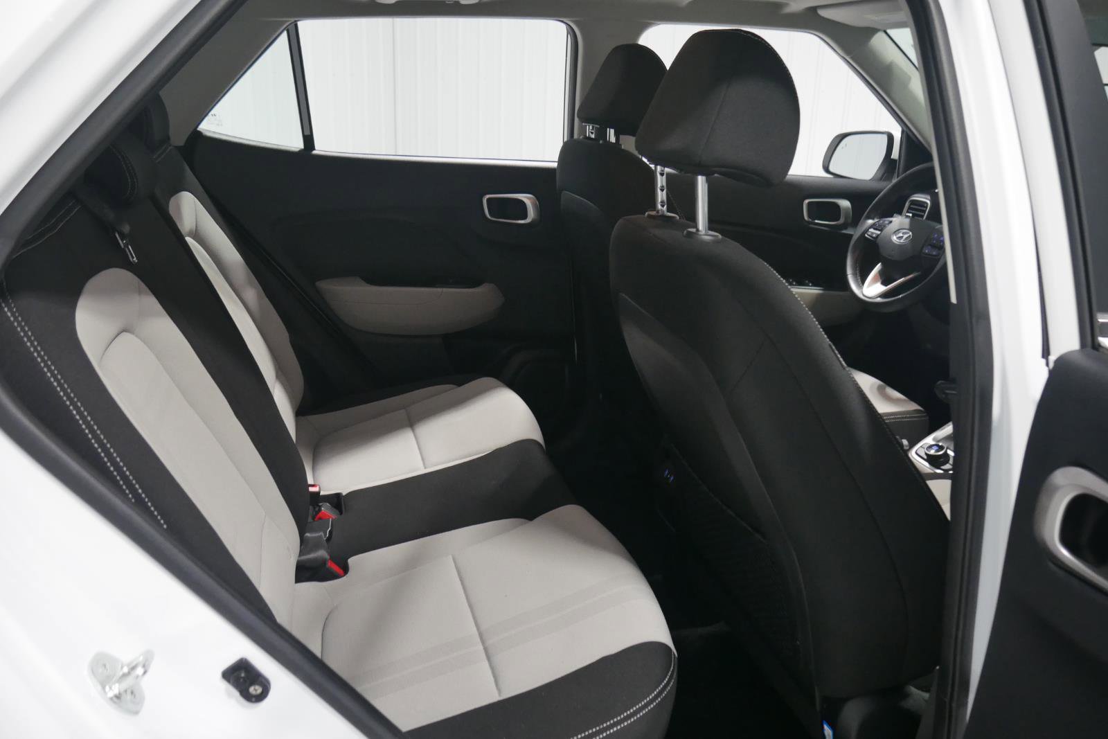 Used 2024 Hyundai Venue SEL image 17