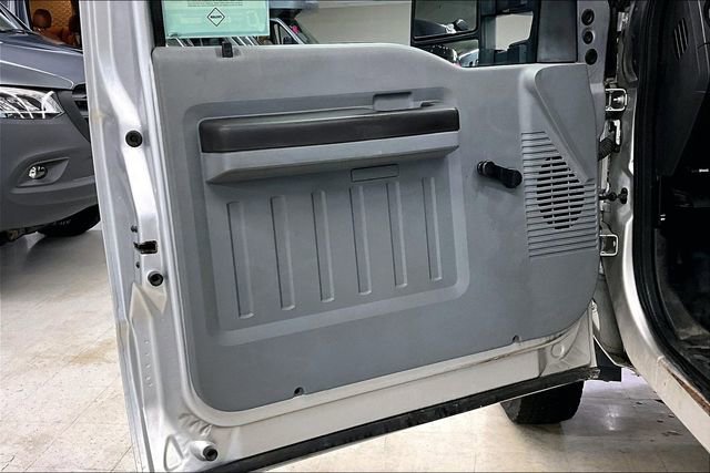 Used 2015 Ford F550 4x4 Regular Cab Super Duty image 15