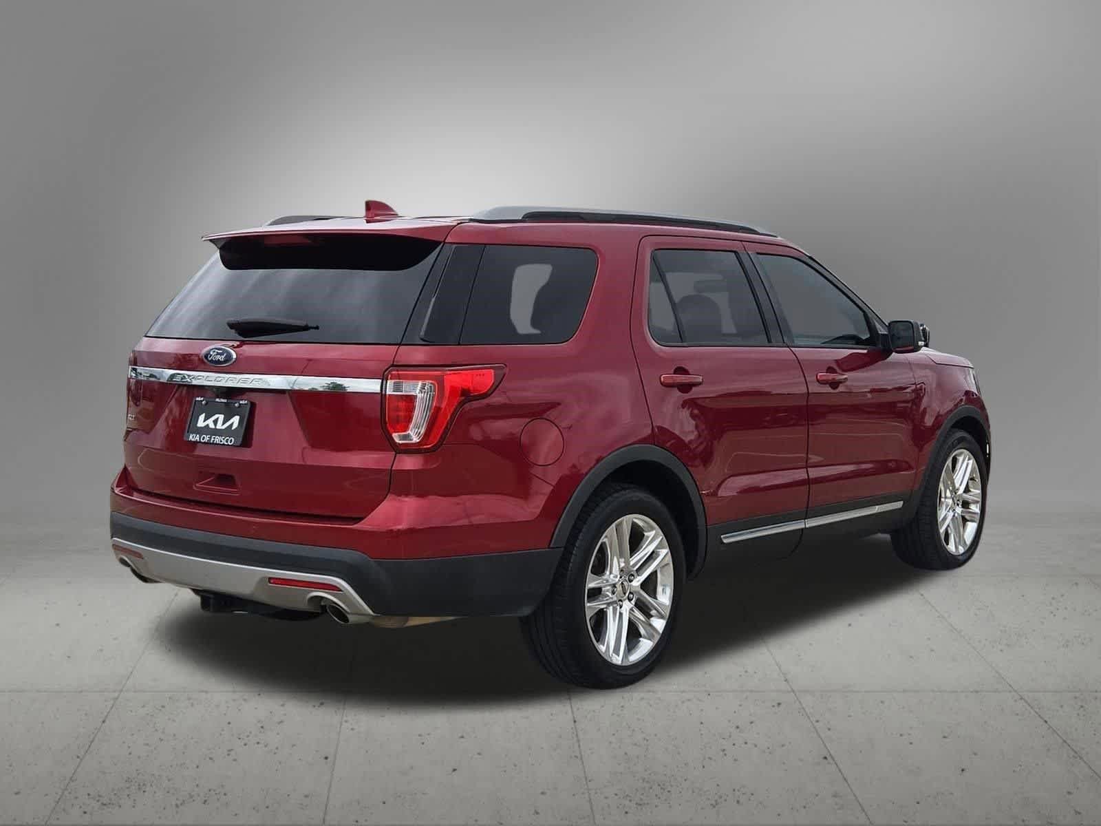 Used 2017 Ford Explorer XLT w/ Equipment Group 202A FWD image 6