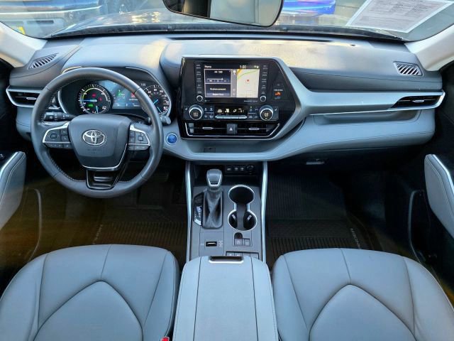 Used 2020 Toyota Highlander XLE AWD/4WD image 9