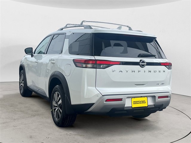 New 2025 Nissan Pathfinder SL image 2