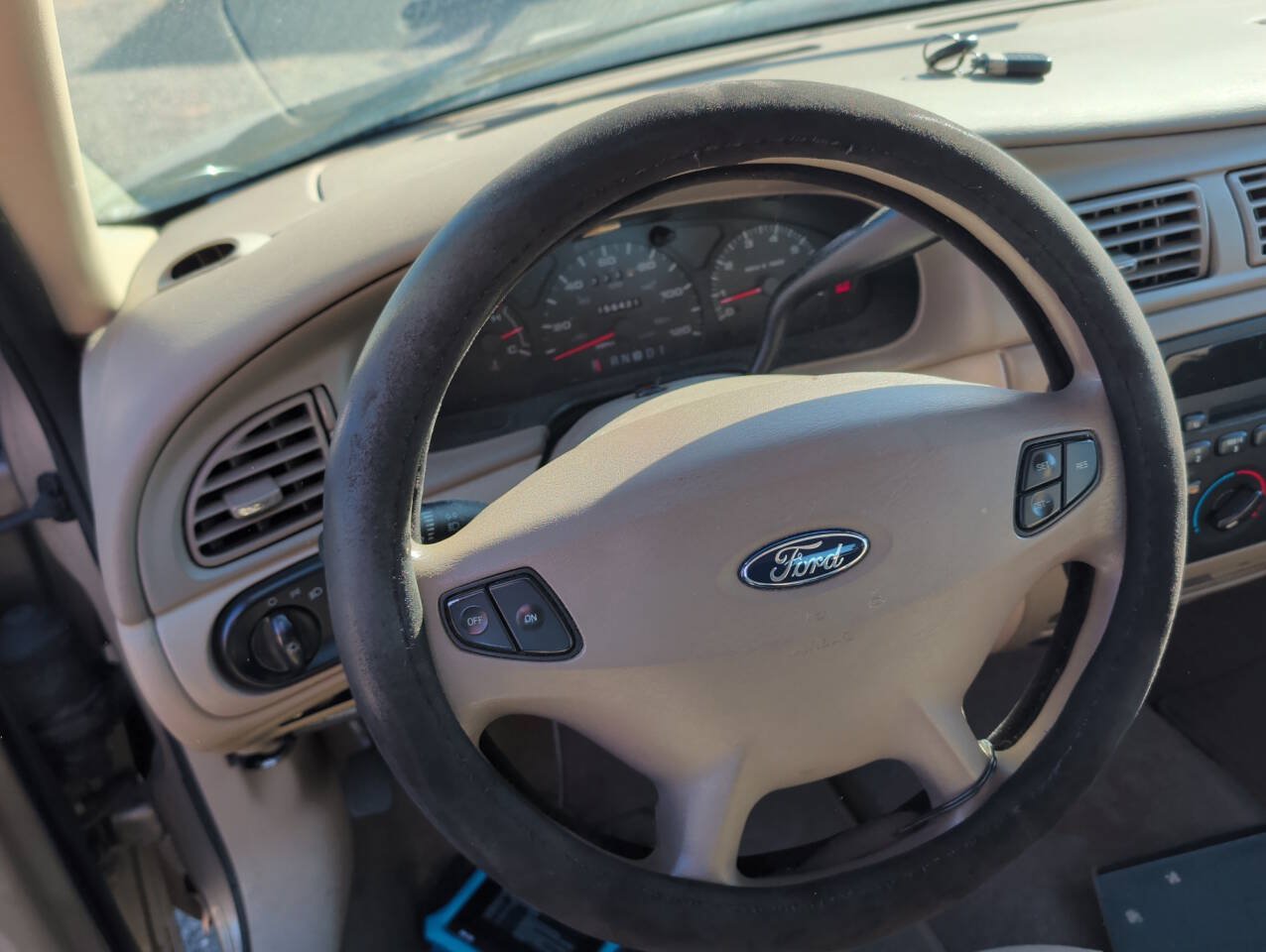 Used 2003 Ford Taurus SE FWD image 32