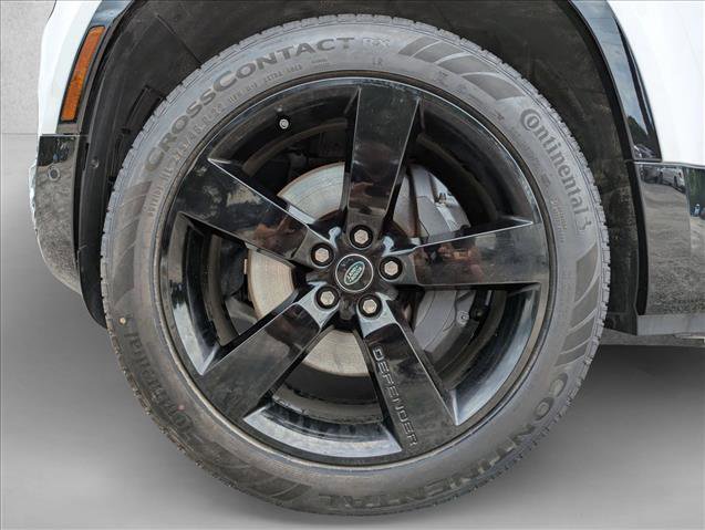 Used 2024 Land Rover Defender 130 X-Dynamic SE image 25