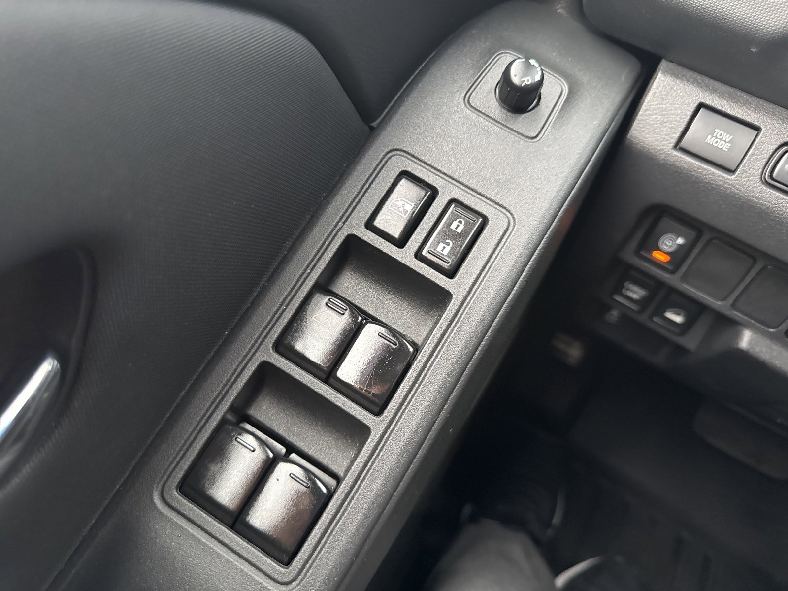 Used 2022 Nissan Frontier SV image 38