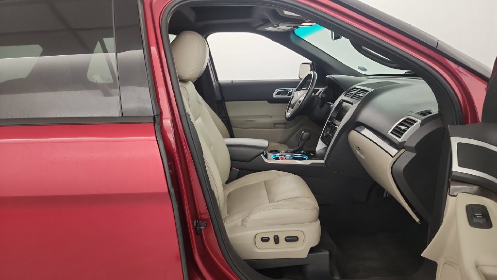 Used 2015 Ford Explorer Limited w/ Equipment Group 303A FWD image 29