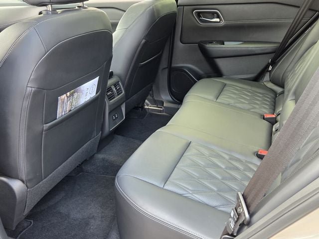 Used 2025 Nissan Rogue Platinum AWD/4WD image 11