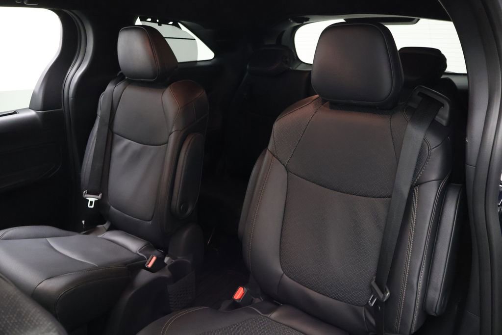Certified 2025 Toyota Sienna Platinum image 18