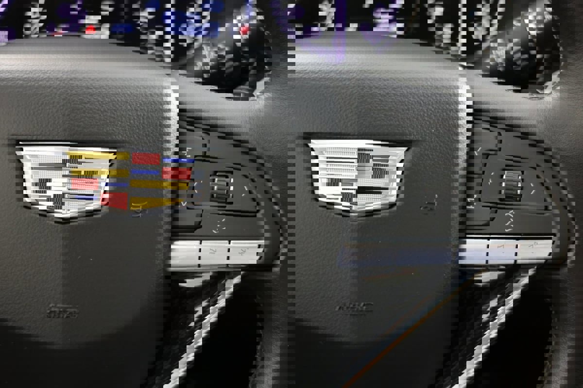 Used 2025 Cadillac XT6 Premium Luxury image 30