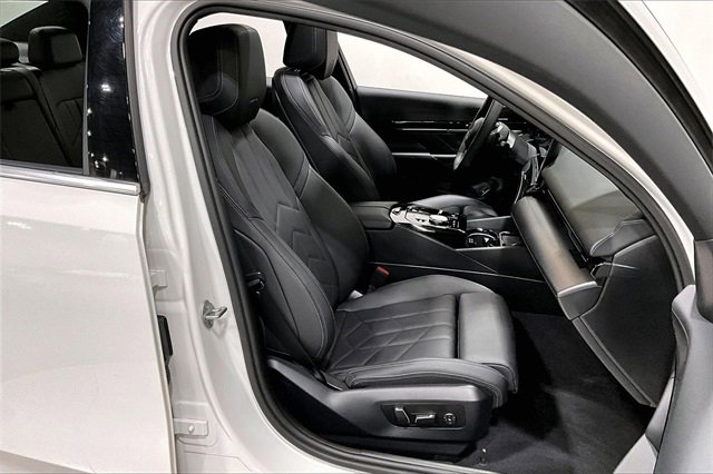 Used 2024 BMW 530i xDrive w/ Convenience Package image 7