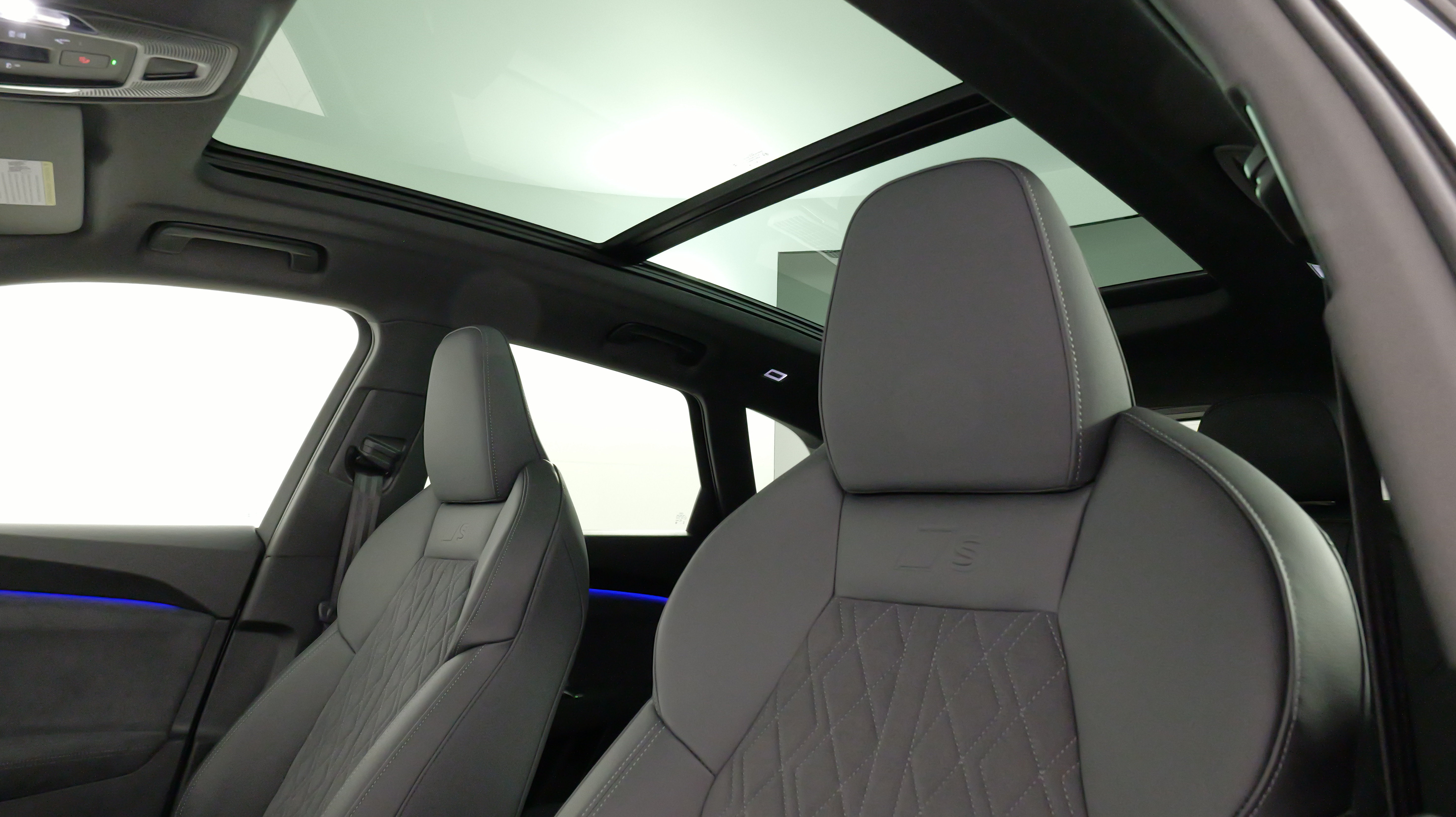 Used 2025 Audi SQ5 Premium Plus AWD/4WD image 32