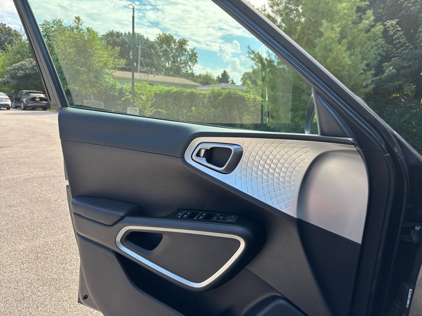 Used 2025 Kia Soul LX w/ LX Technology Package FWD image 18