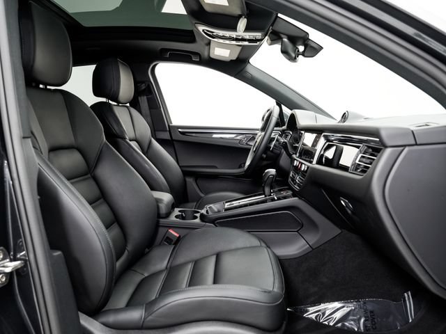 Certified 2026 Porsche Macan AWD/4WD image 28