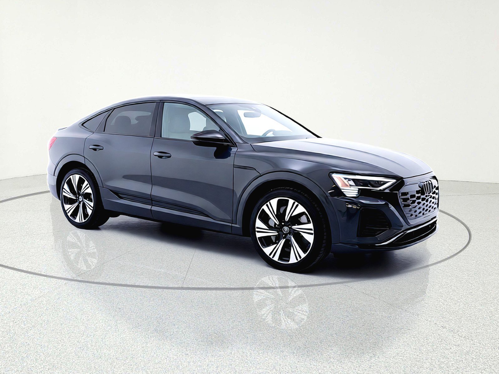 Used 2024 Audi Q8 e-tron Prestige w/ Prestige Package image 8