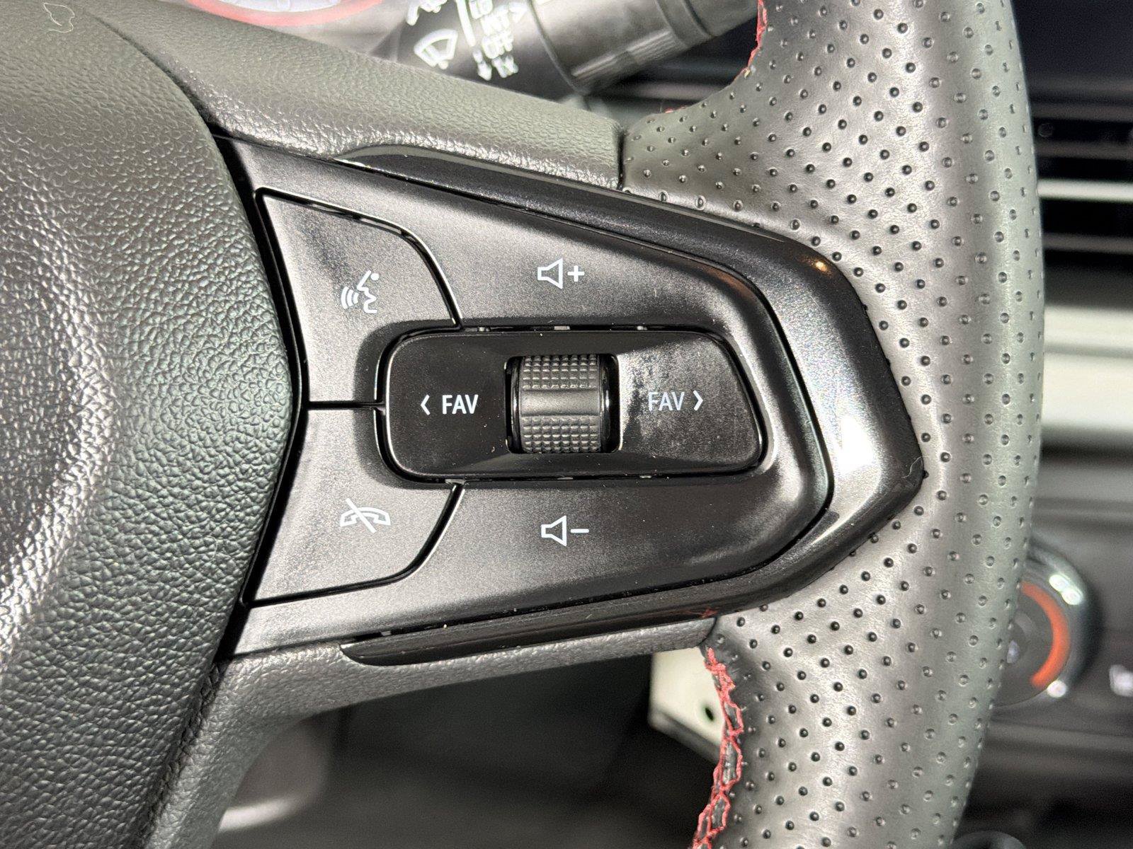 Certified 2024 Chevrolet Trax RS FWD image 24