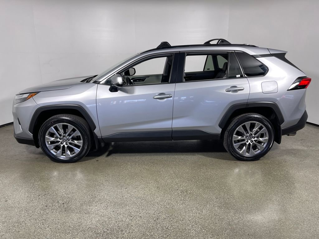 Used 2022 Toyota RAV4 XLE Premium image 6
