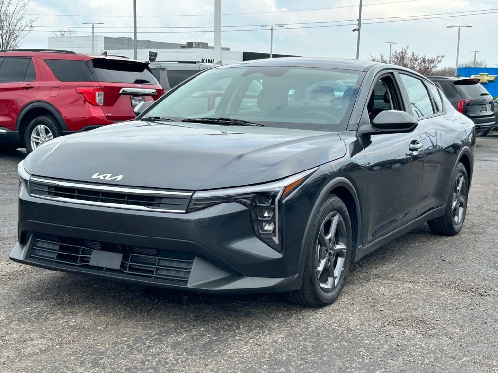 Used 2025 Kia K4 LXS image 3