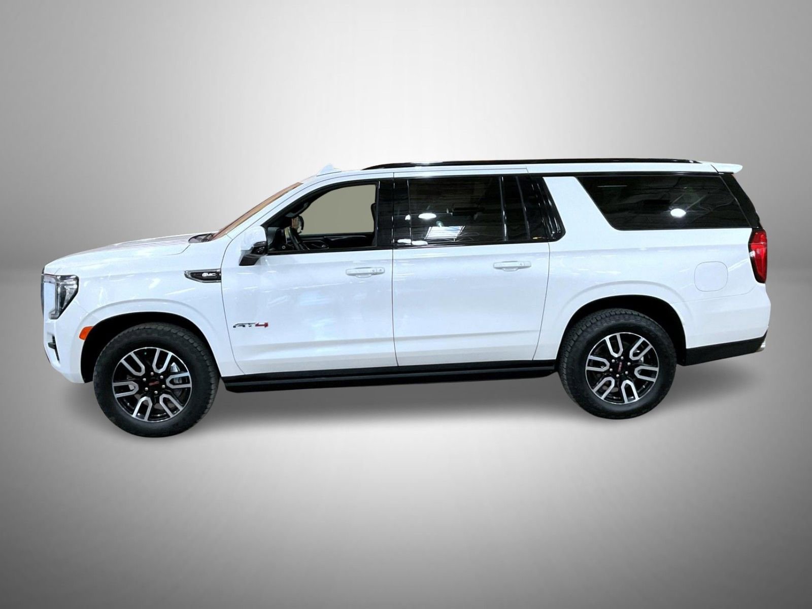Used 2022 GMC Yukon XL AT4 image 8