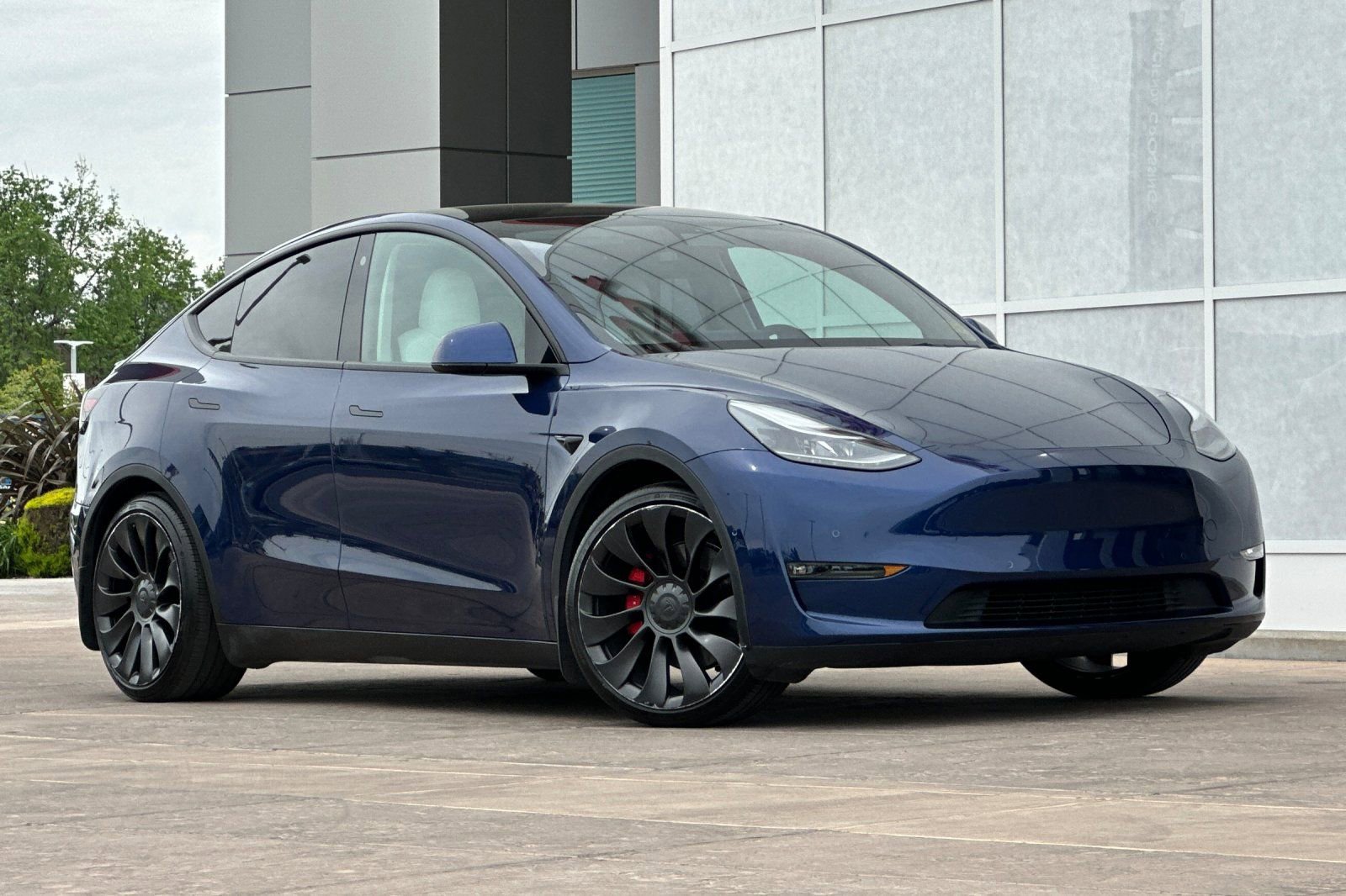 Used 2022 Tesla Model Y Performance image 2