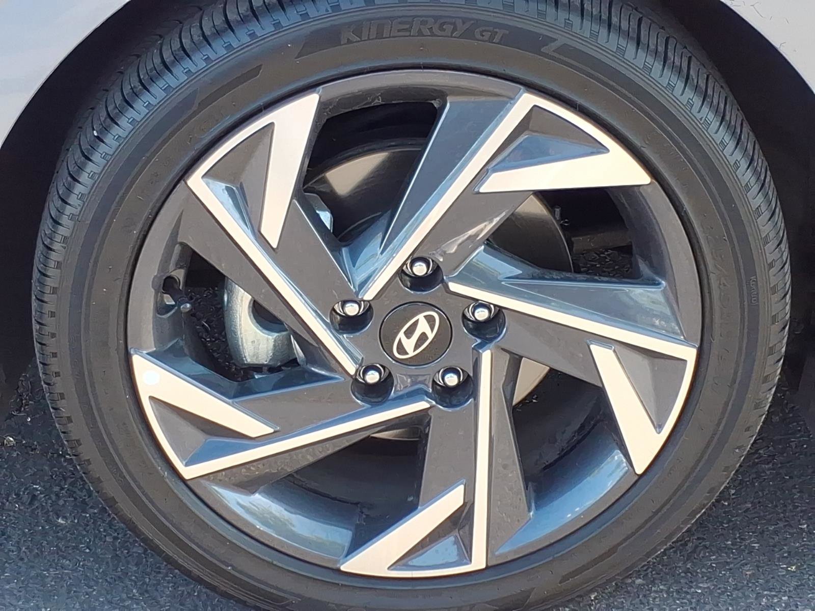 Certified 2025 Hyundai Elantra Limited FWD image 9