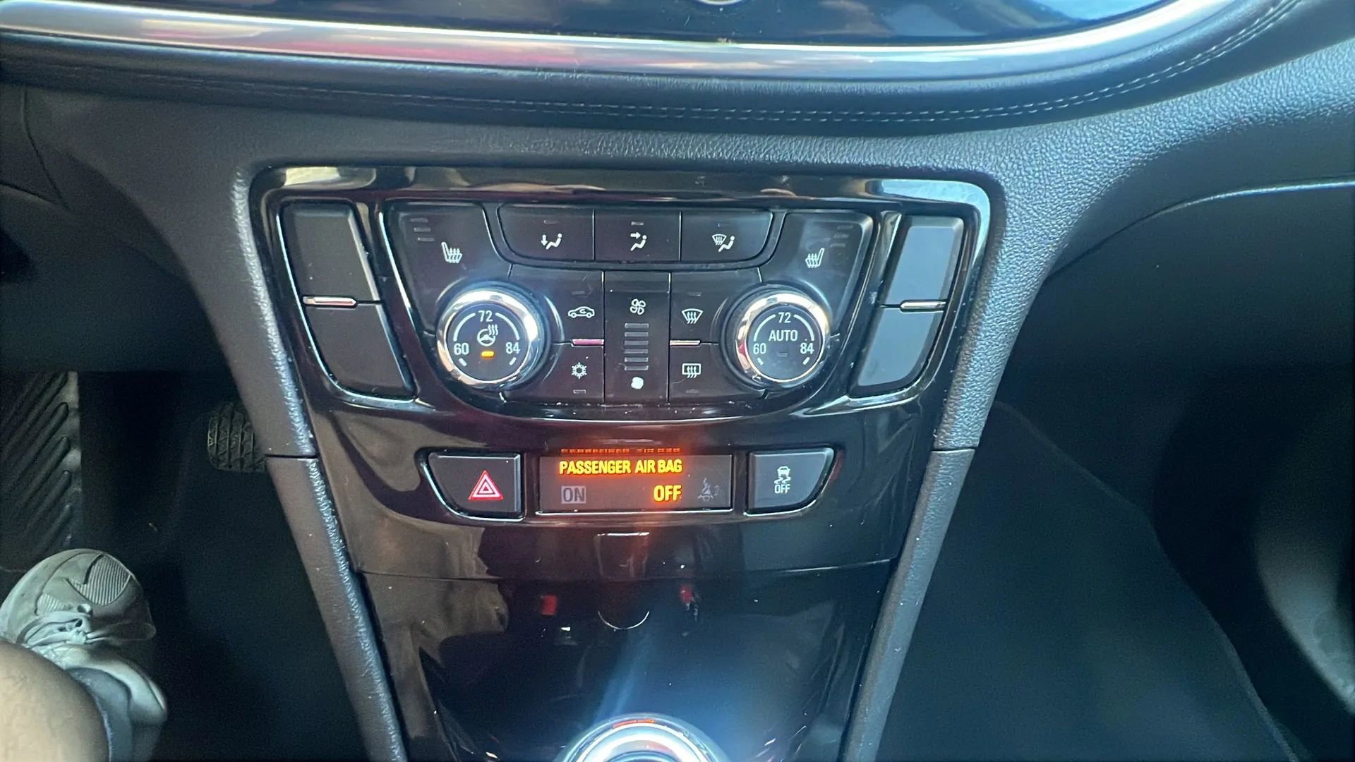 Used 2019 Buick Encore Essence image 19