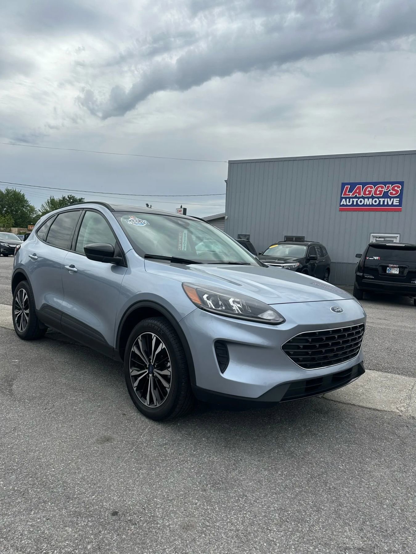 Used 2022 Ford Escape SE w/ SE Sport Appearance Package image 1