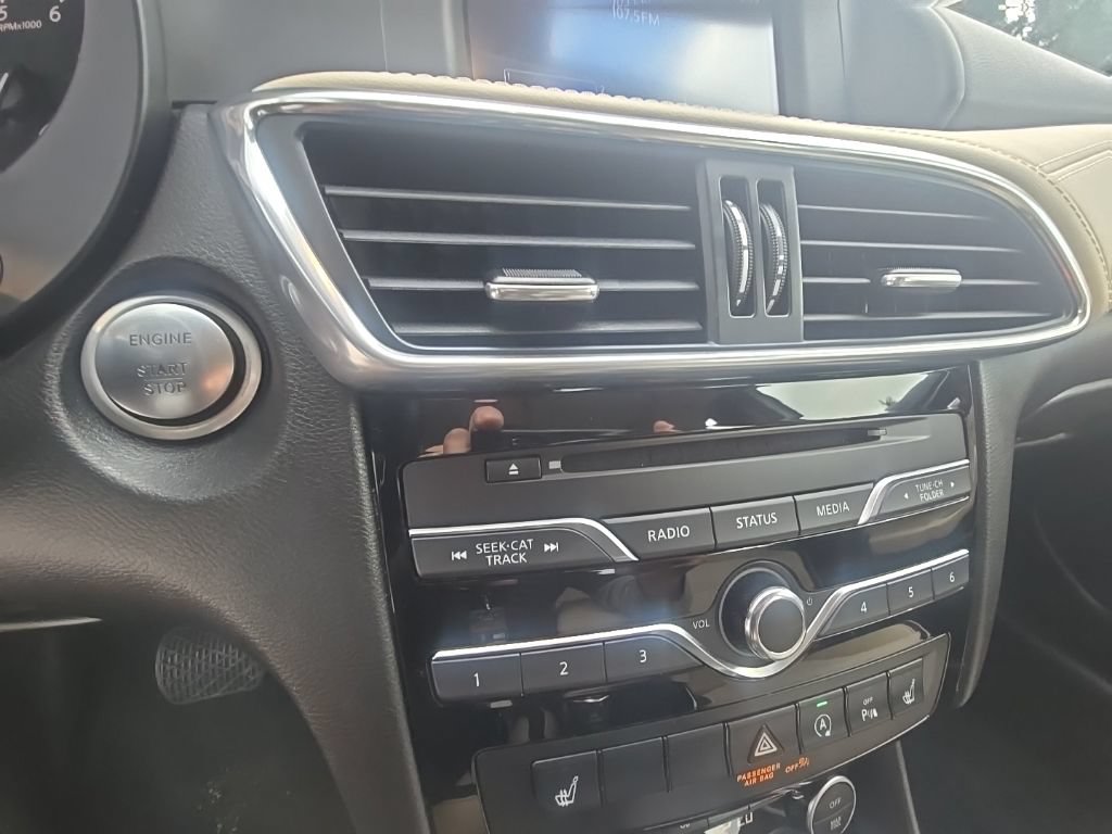 Used 2019 INFINITI QX30 w/ Navigation Package FWD image 22