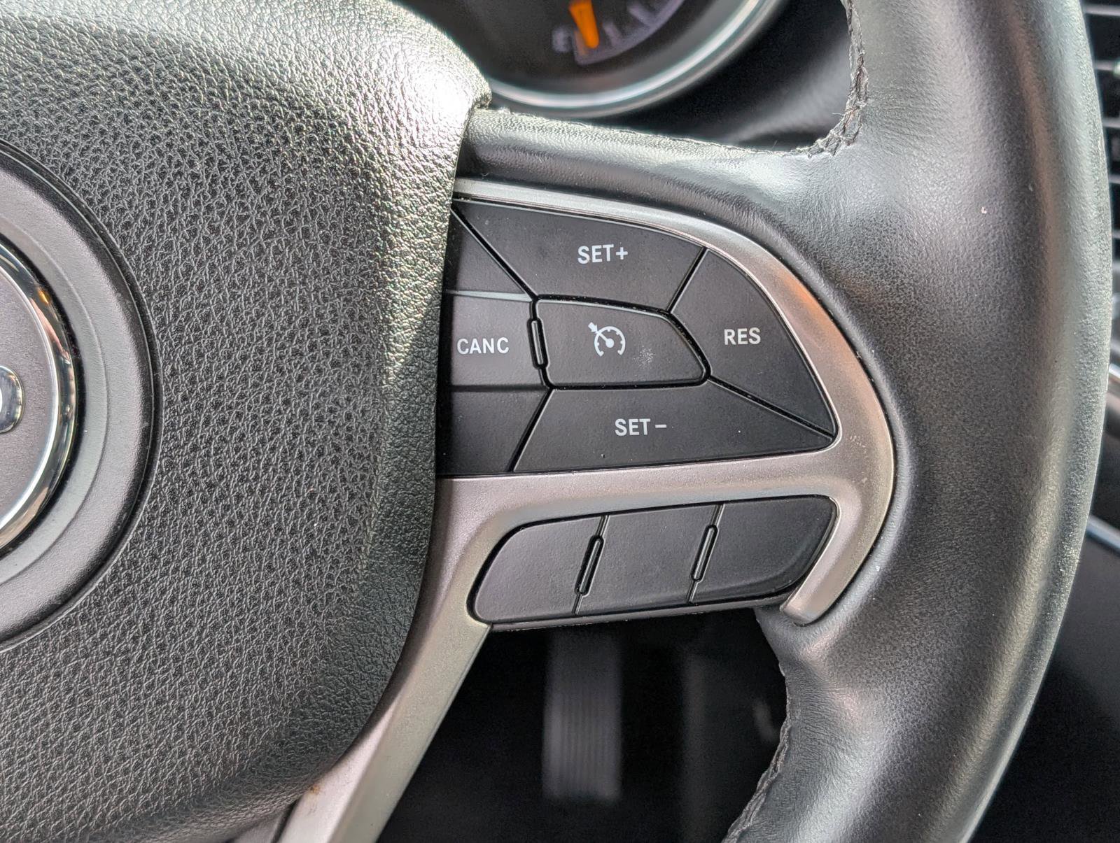 Used 2018 Jeep Grand Cherokee Limited image 23