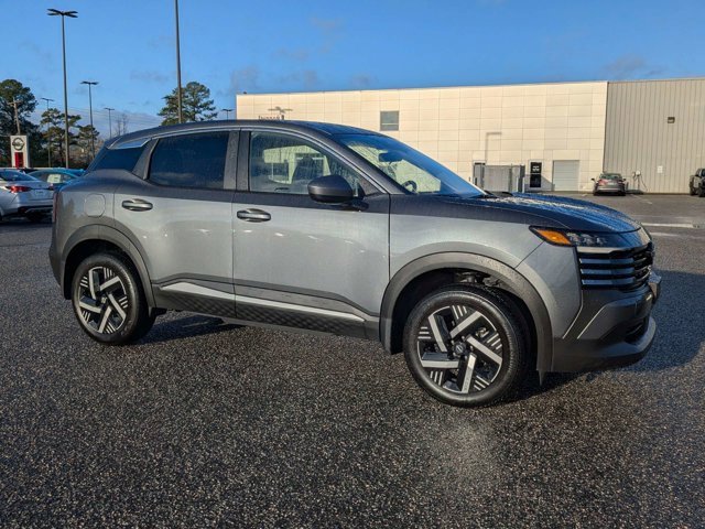 Used 2025 Nissan Kicks SV image 2