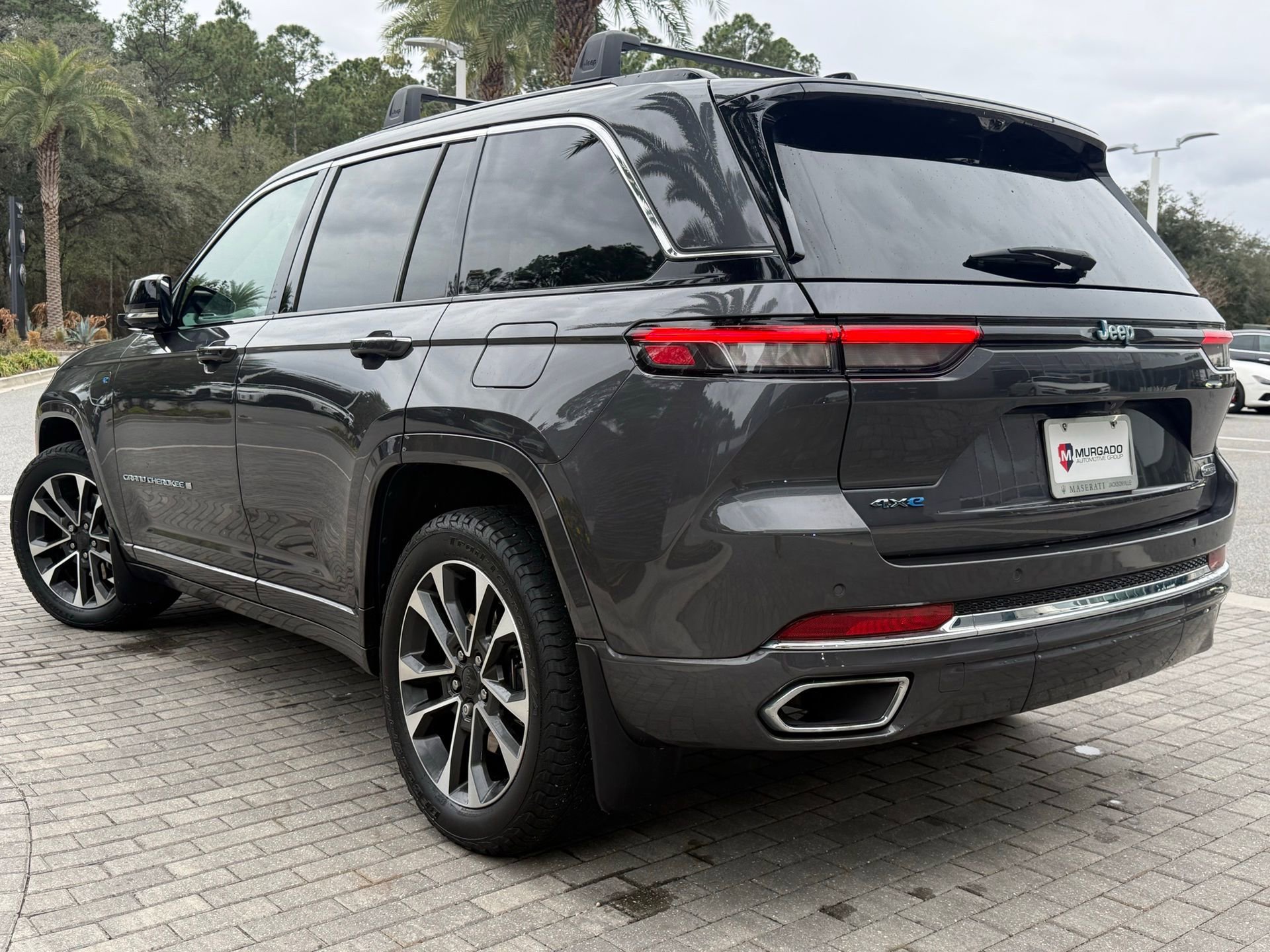 Used 2022 Jeep Grand Cherokee Overland w/ Advanced Protech Group III image 2