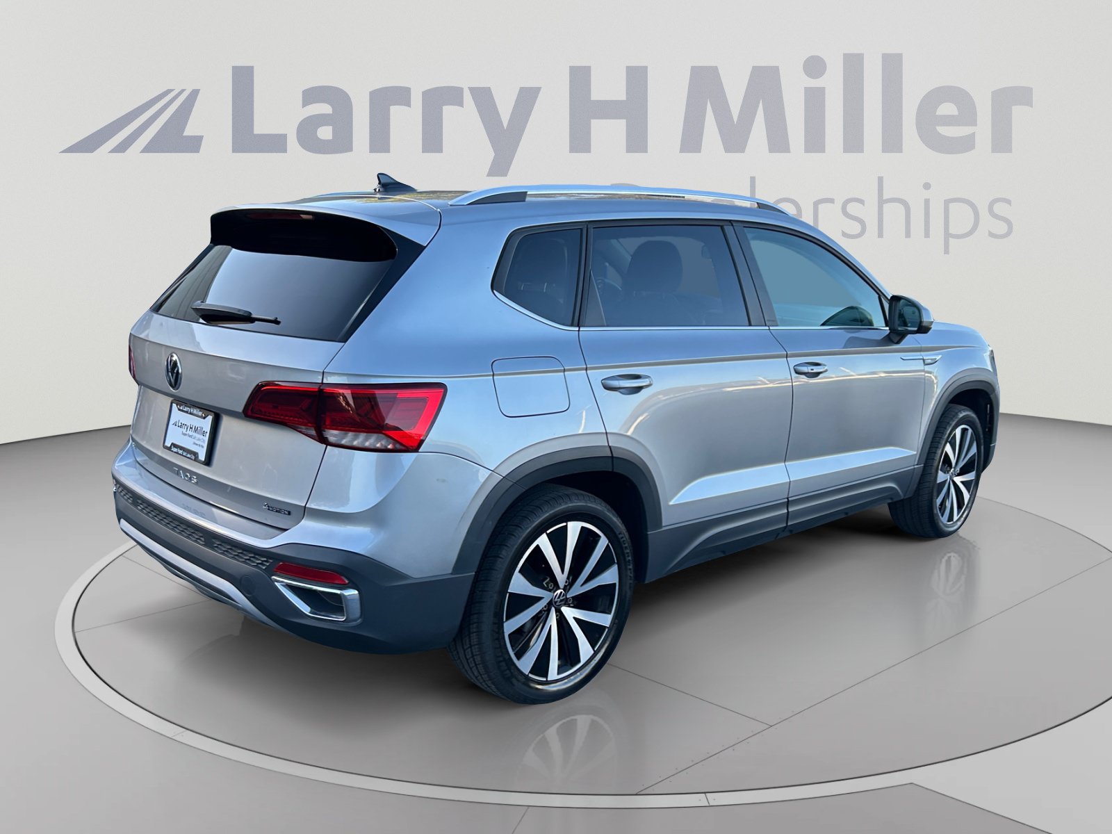 Used 2022 Volkswagen Taos SE FWD image 5