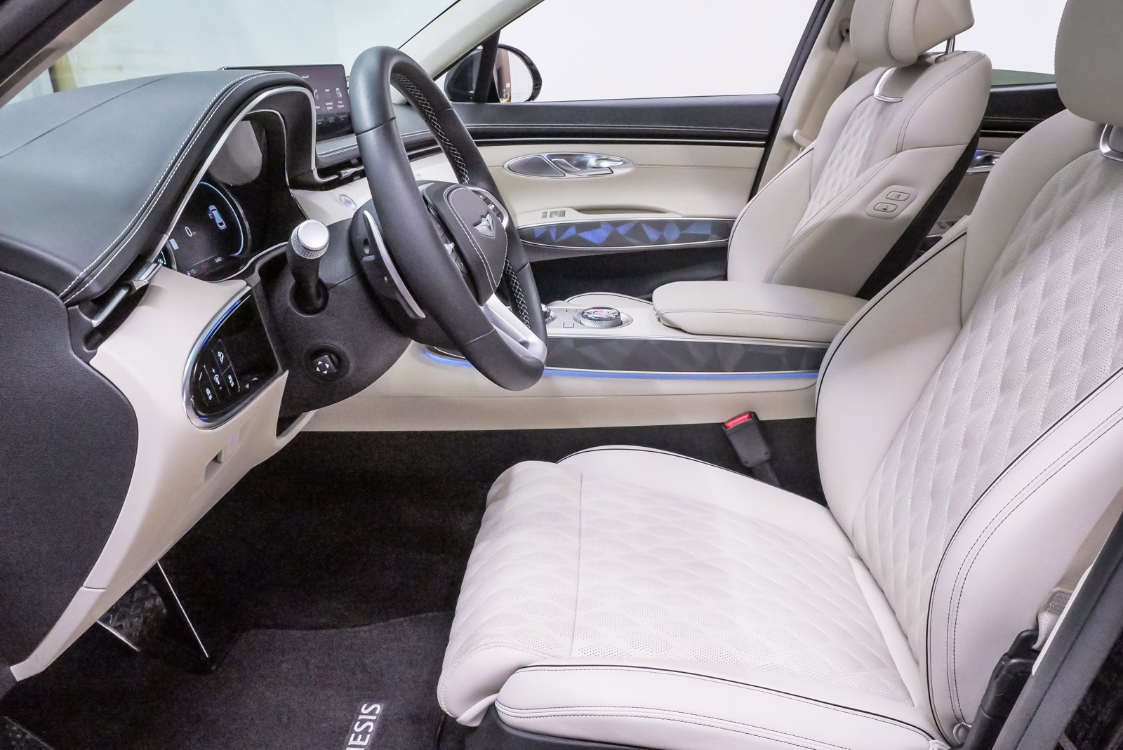 Certified 2025 Genesis GV70 3.5T Sport w/ Sport Advanced Package image 9